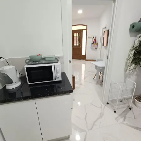 Happy Place Apartment *